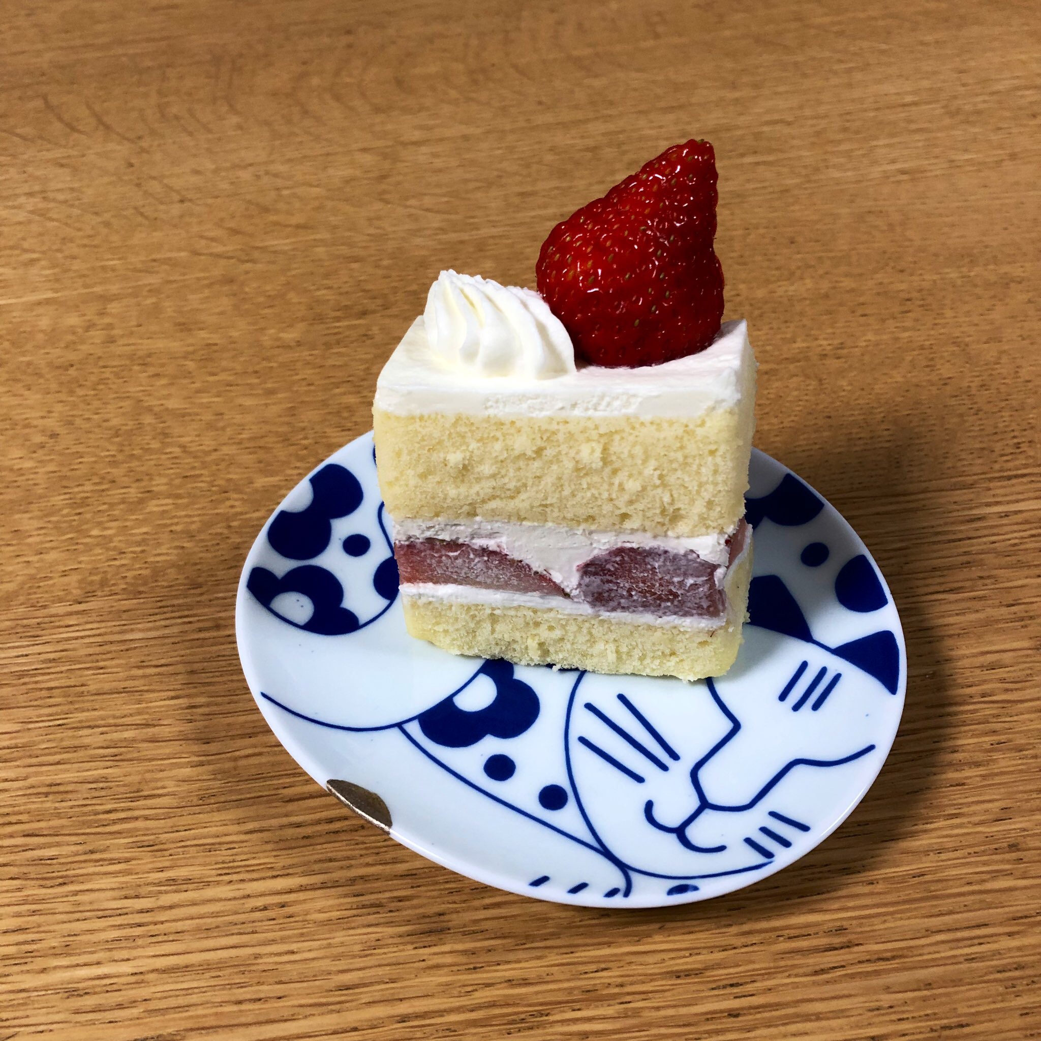 ケーキの乗ったリサラーソン有田焼豆皿